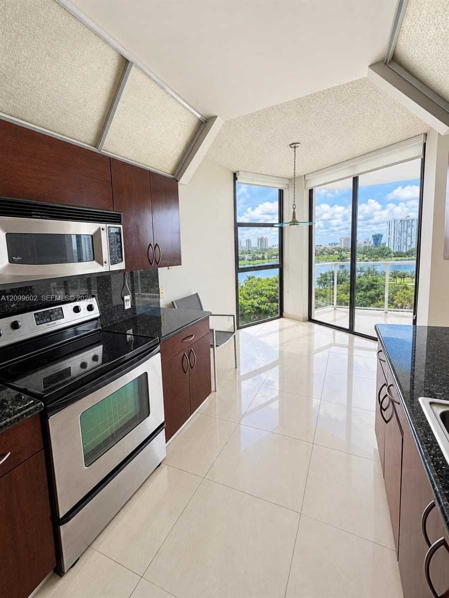 Hamptons West · #809 in Aventura - Photo 4