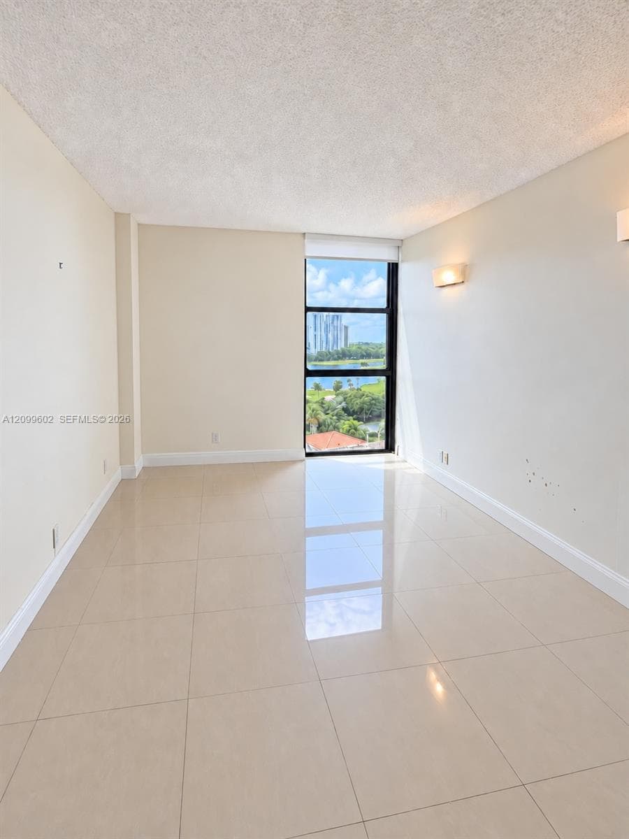 Hamptons West · #809 in Aventura - Photo 21