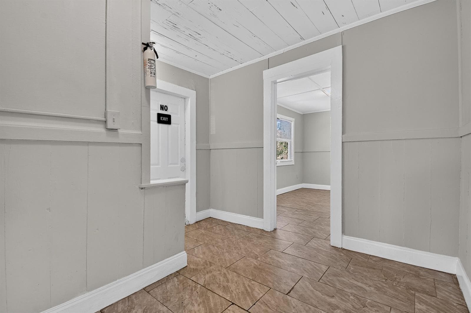 8857thStreet(23)