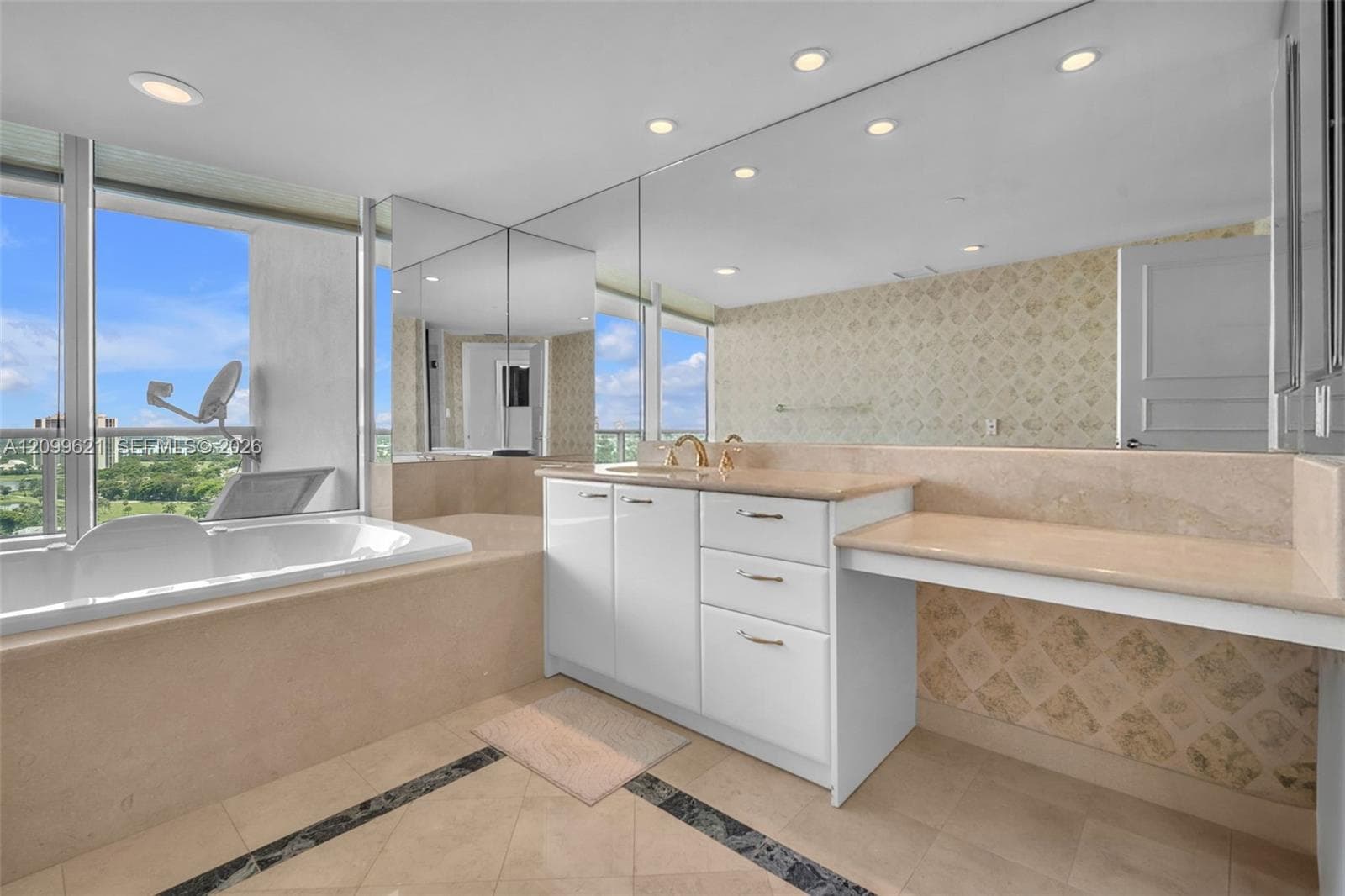 Porto Vita South · #2204 in Aventura - Photo 24