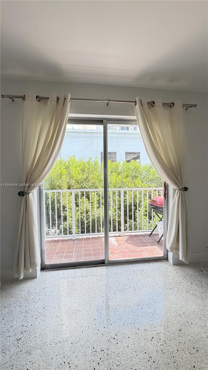 EL RIO CONDO · #403 in Miami - Photo 6