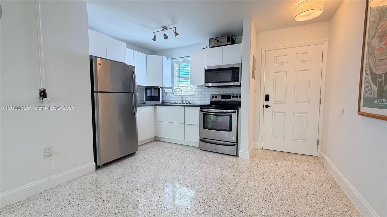 Entry door and kitchen