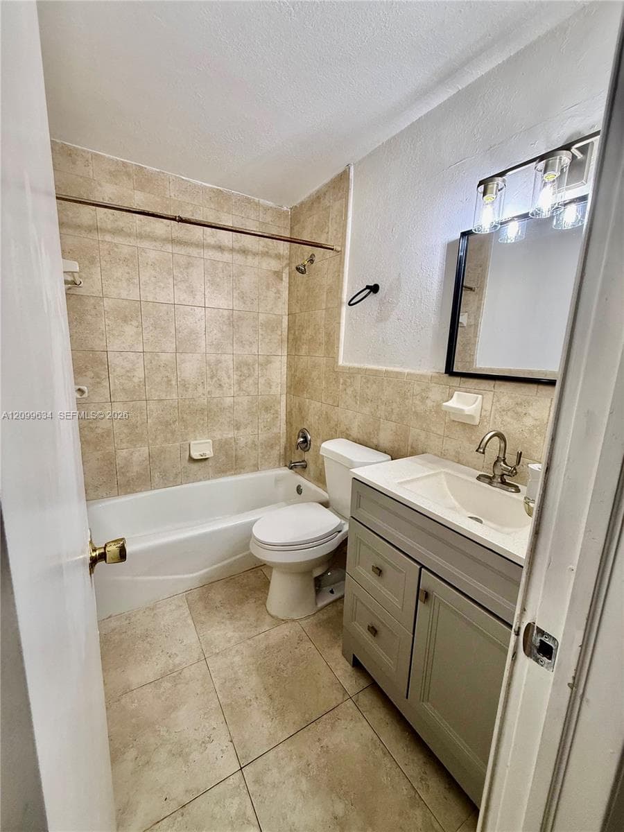 1002 S 28th Ave #0 photo 3