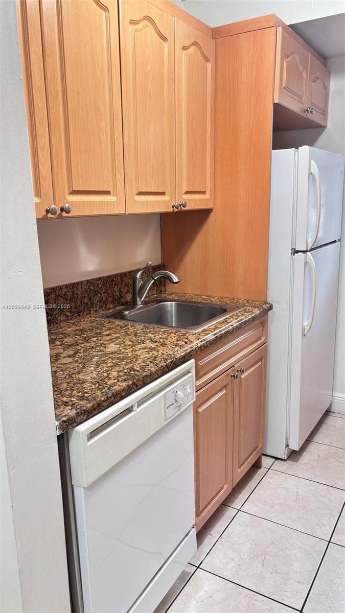 CASTLE APTS CONDO · #406 in Miami - Photo 9