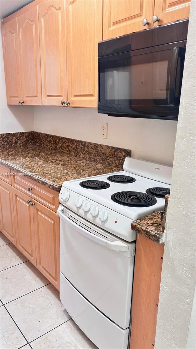 CASTLE APTS CONDO · #406 in Miami - Photo 8