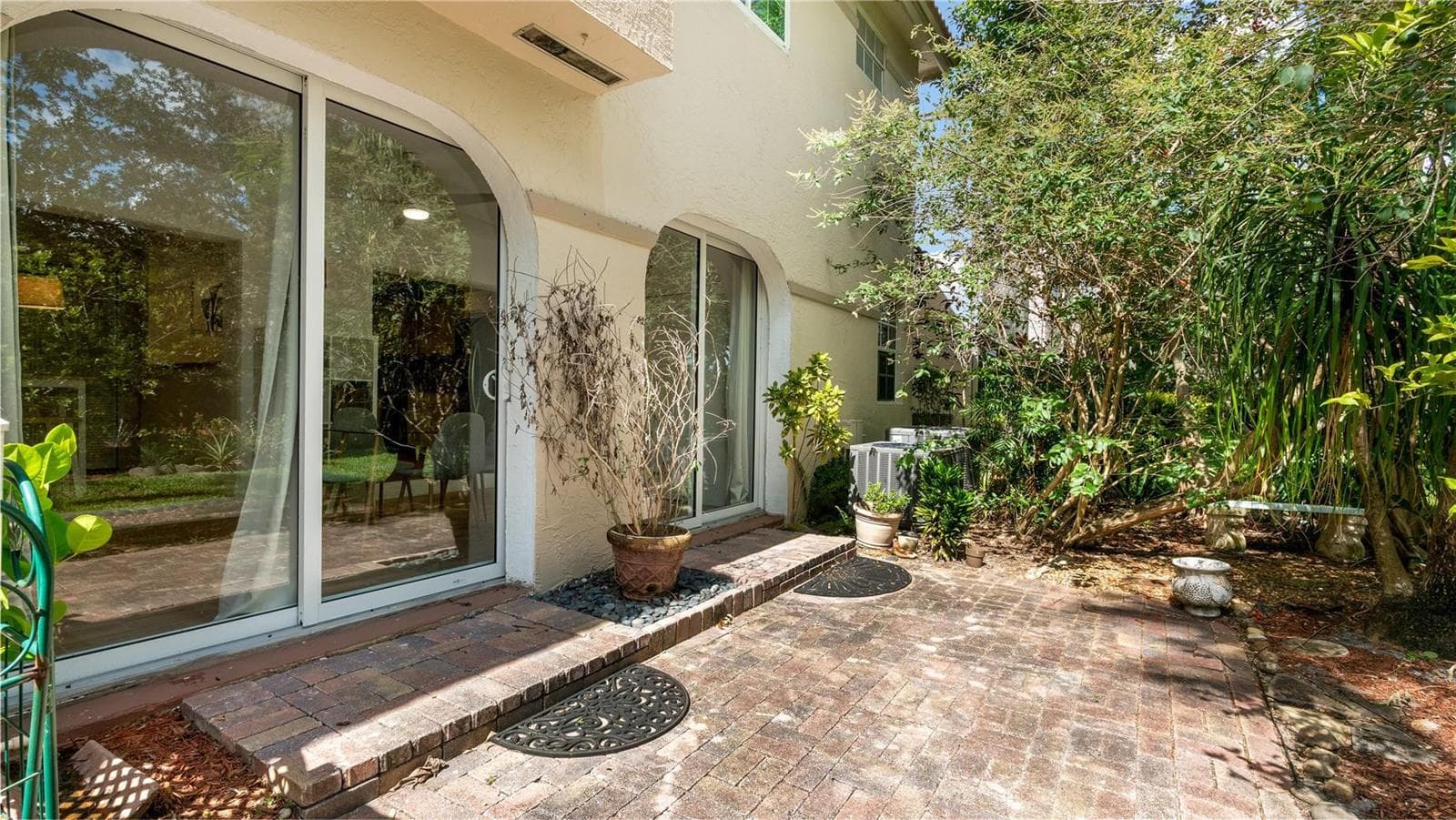 Private Spacious Outdoor Garden Area