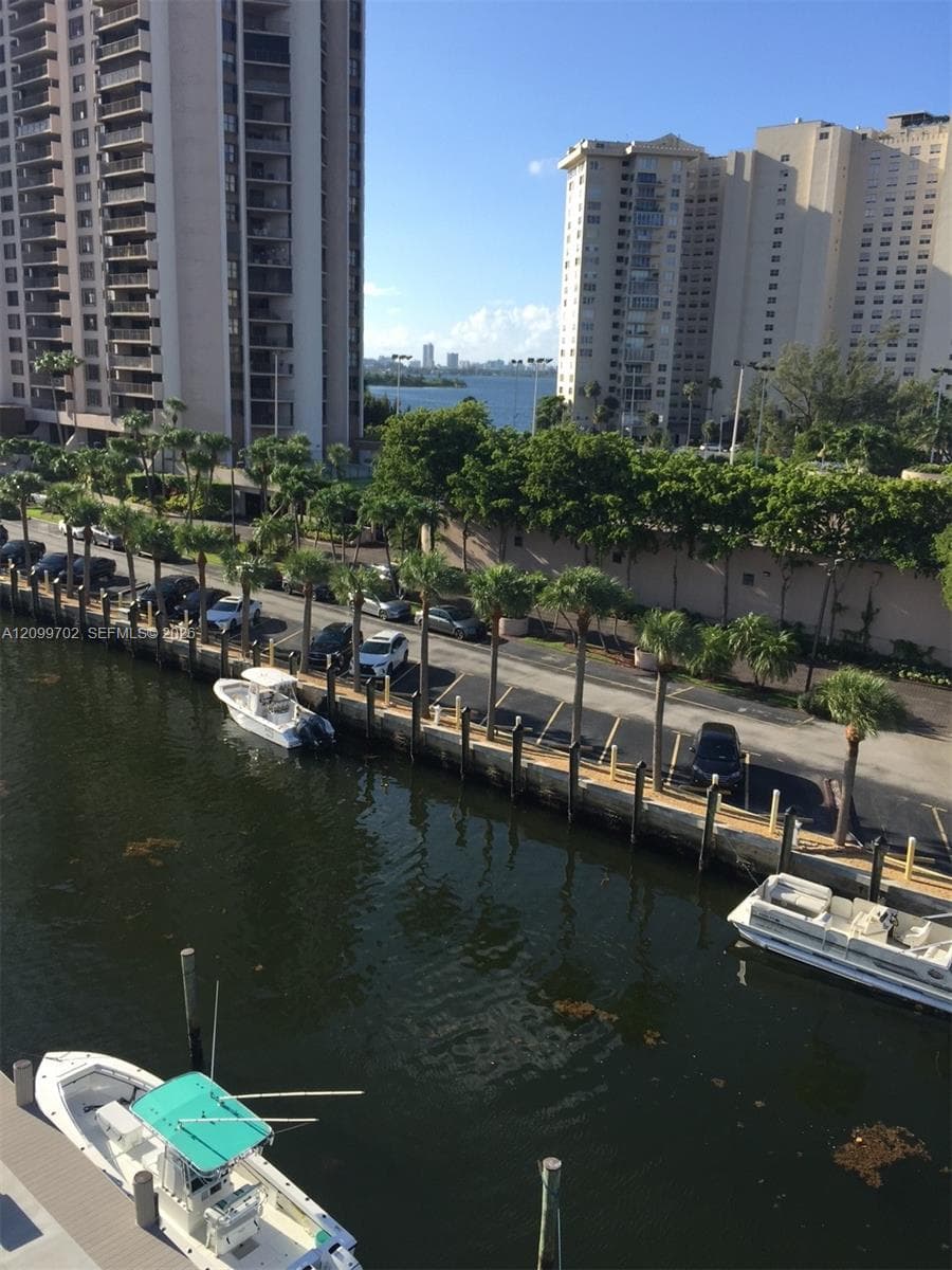 CRICKET CLUBHOUSE CONDO · #601 in Miami - Photo 5