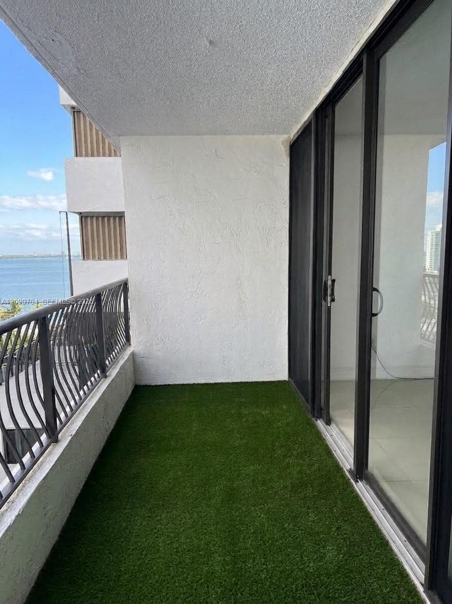 Venetia · #10F in Miami - Photo 6