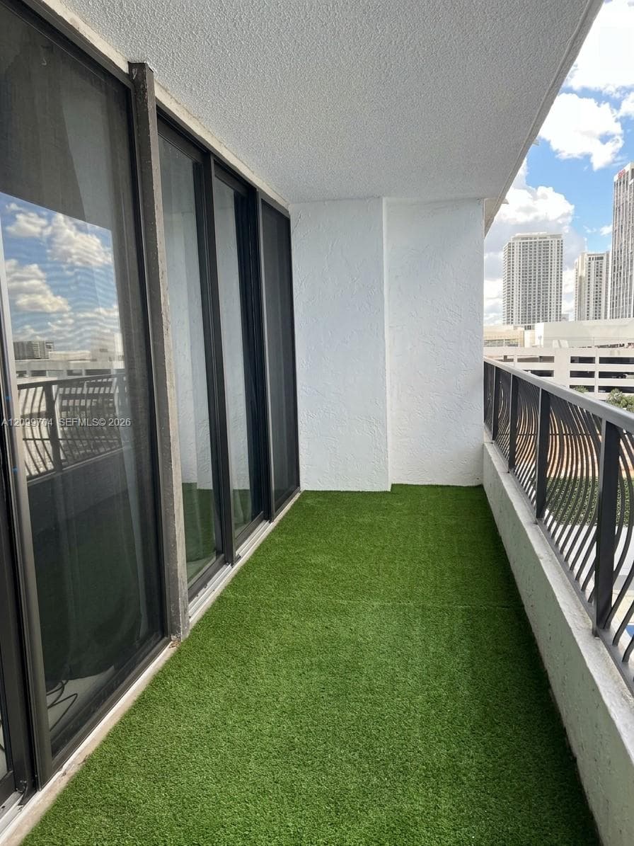 Venetia · #10F in Miami - Photo 5