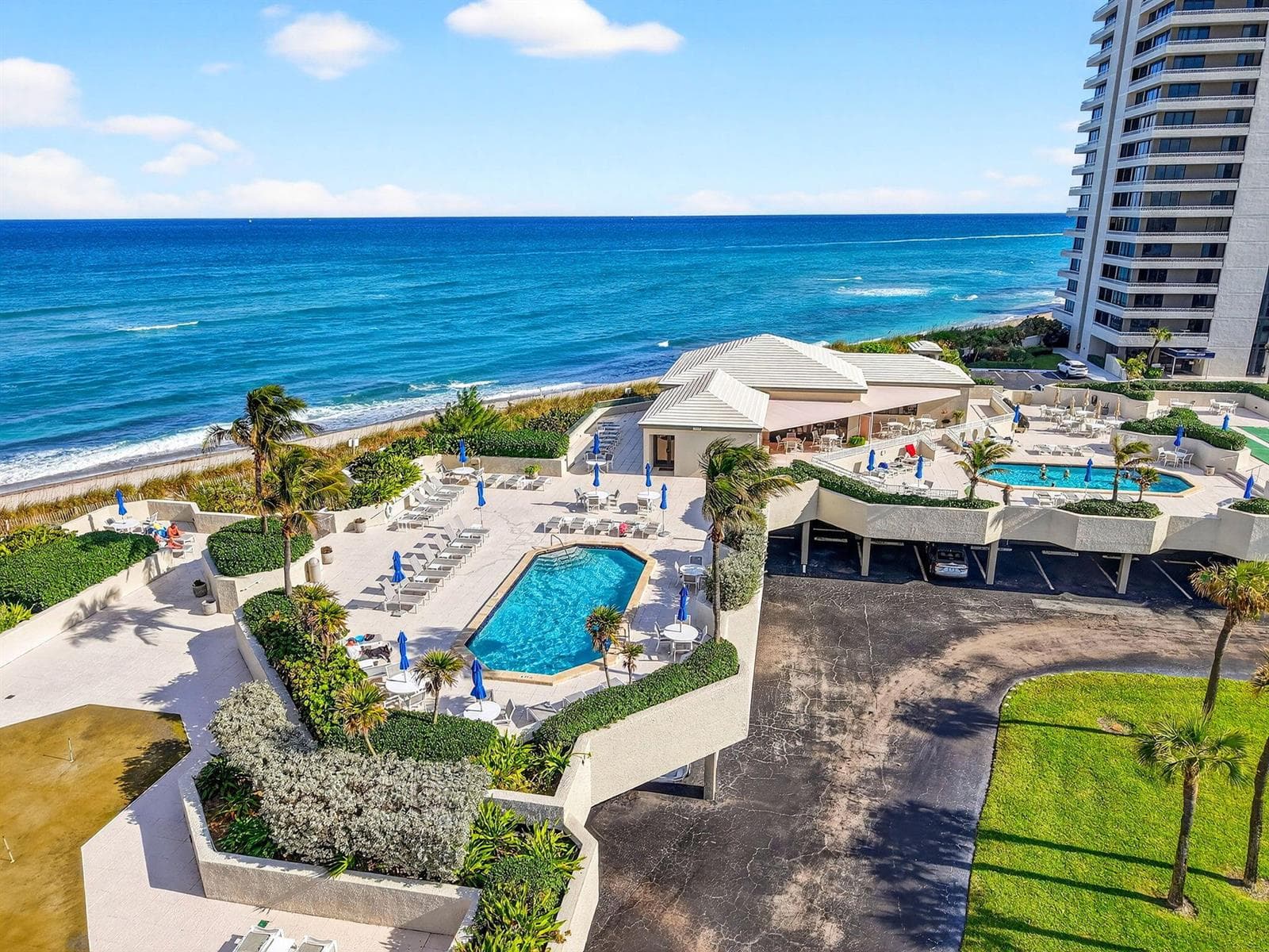 water-glades-oceanfront-pool-singer-isla