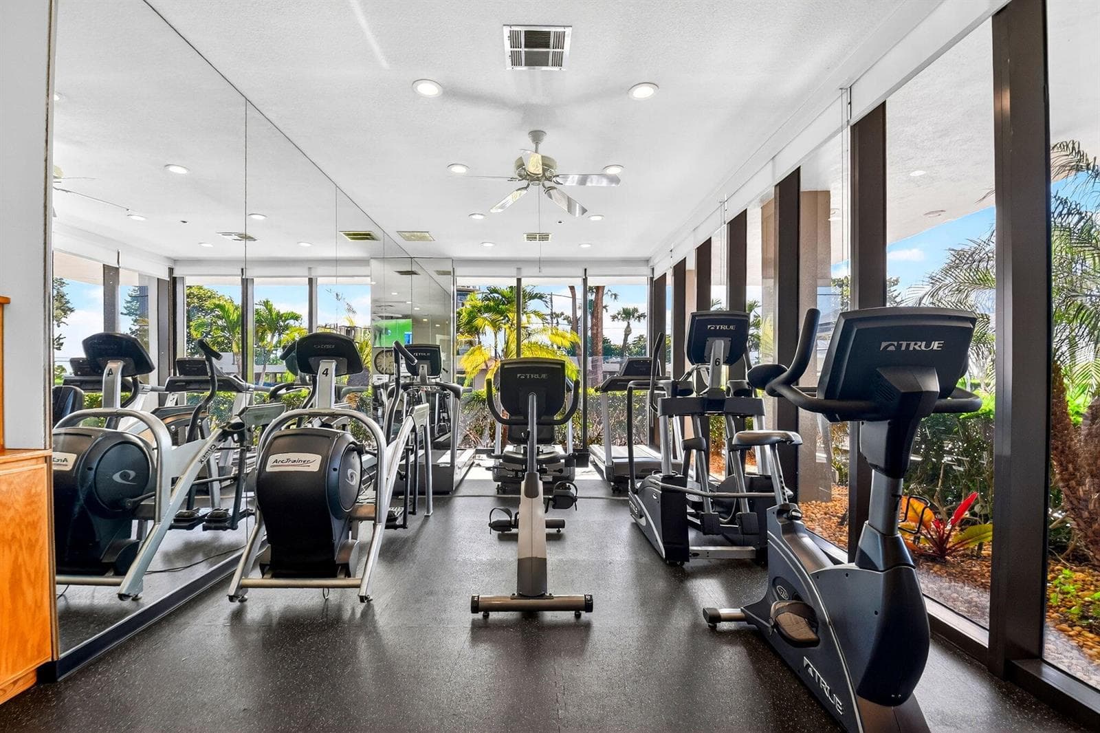 water-glades-fitness-center-cardio-equip