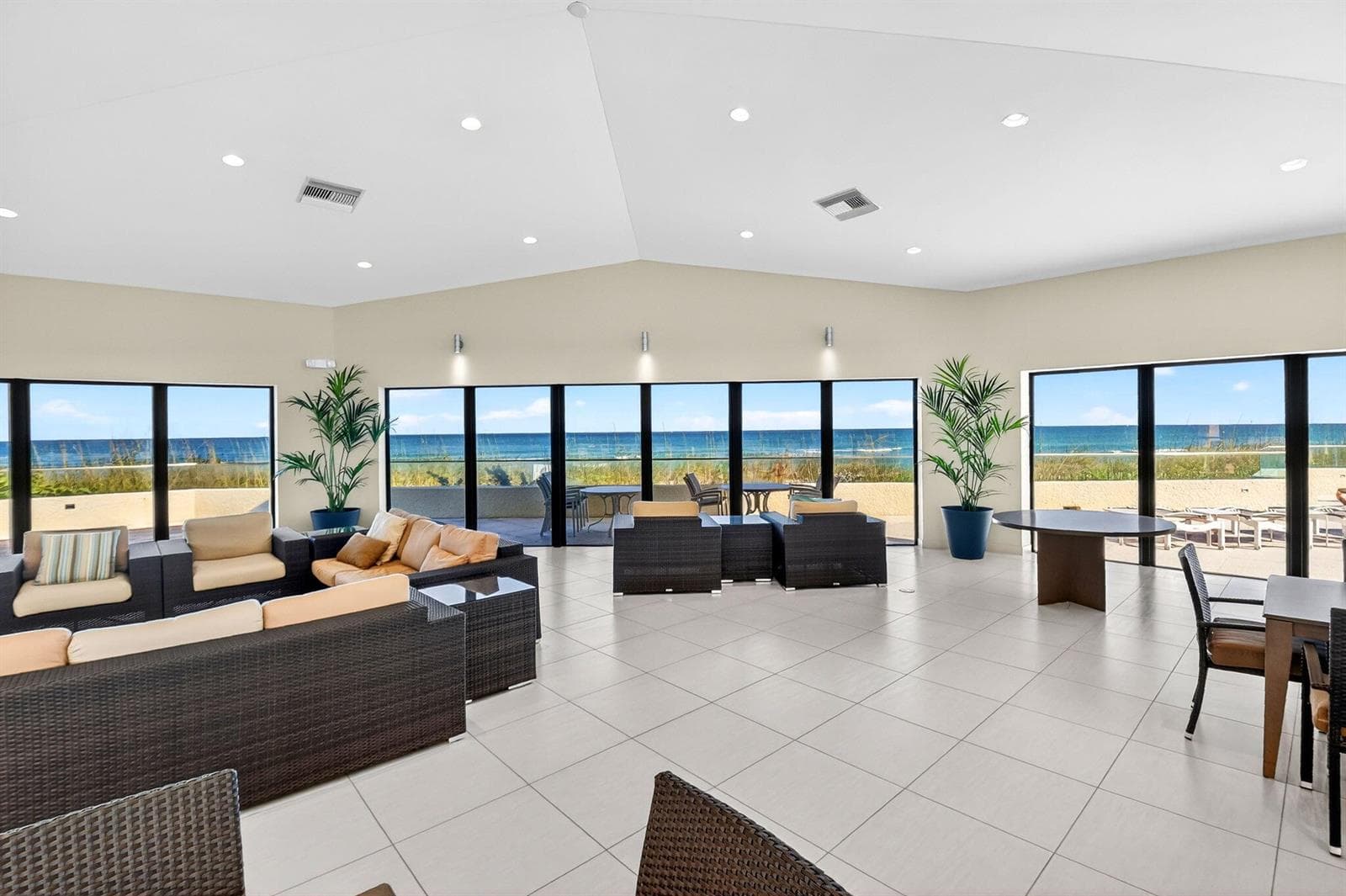 water-glades-clubhouse-ocean-view-lounge