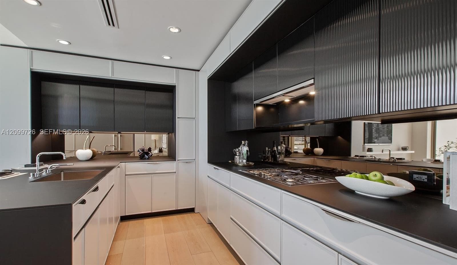 Three Hundred Collins · #PH2 in Miami Beach - Photo 5
