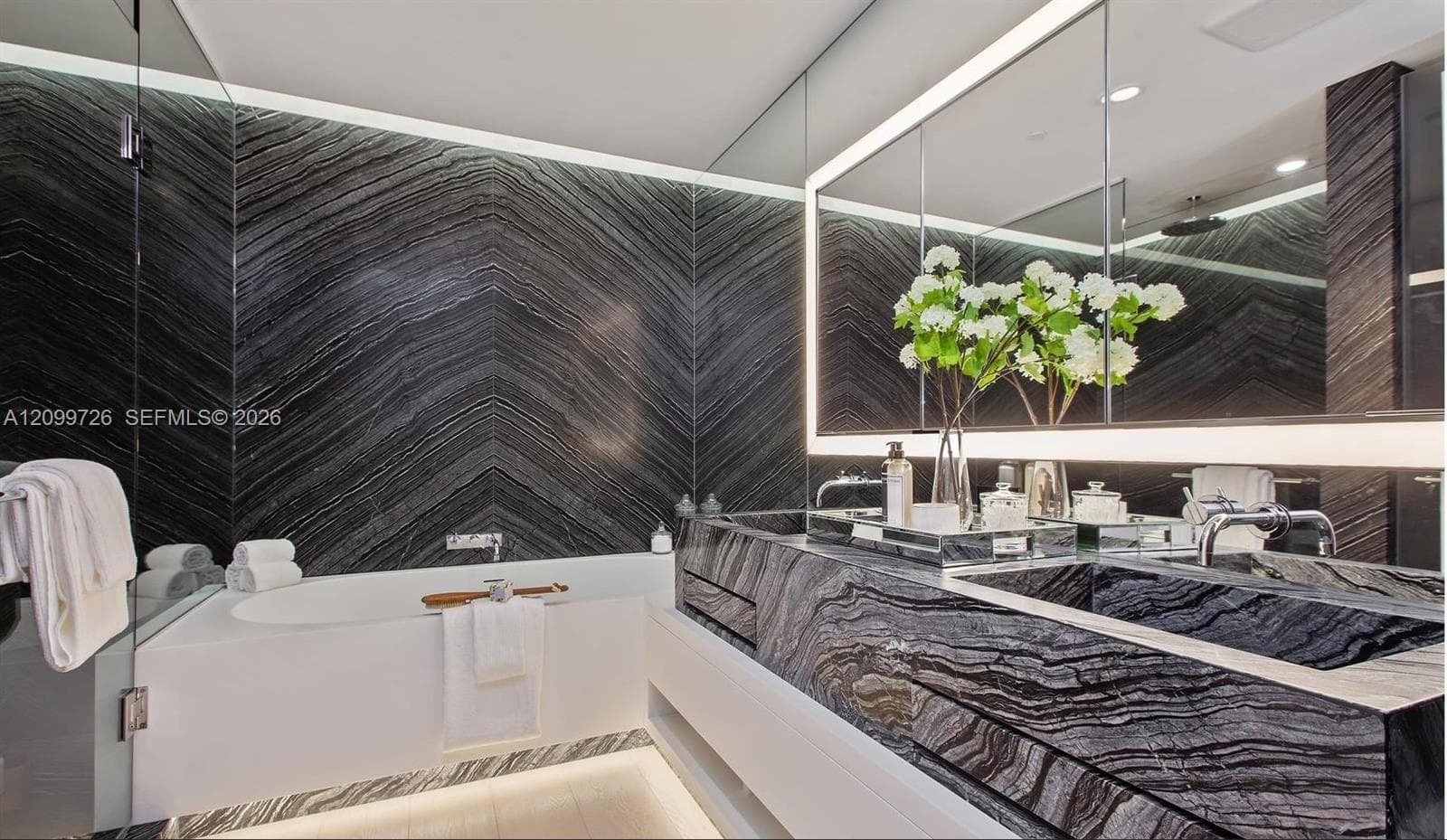 Three Hundred Collins · #PH2 in Miami Beach - Photo 9