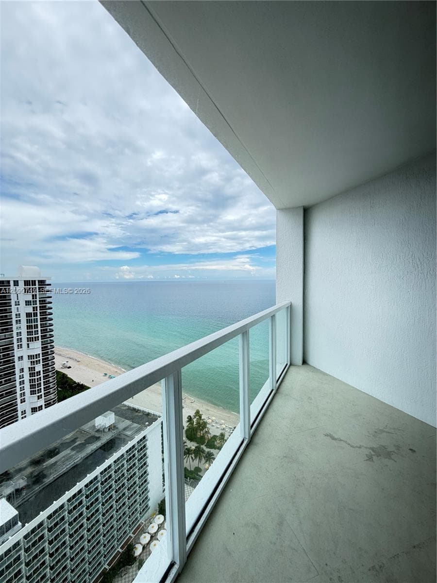 La Perla · #2806 in Sunny Isles Beach - Photo 1