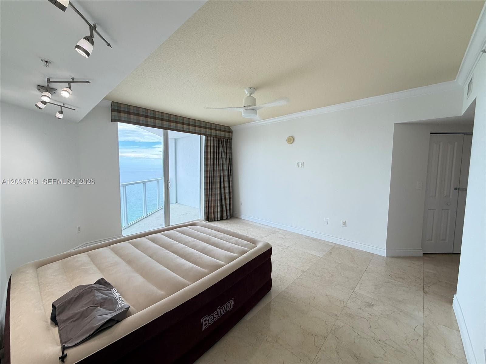 La Perla · #2806 in Sunny Isles Beach - Photo 9