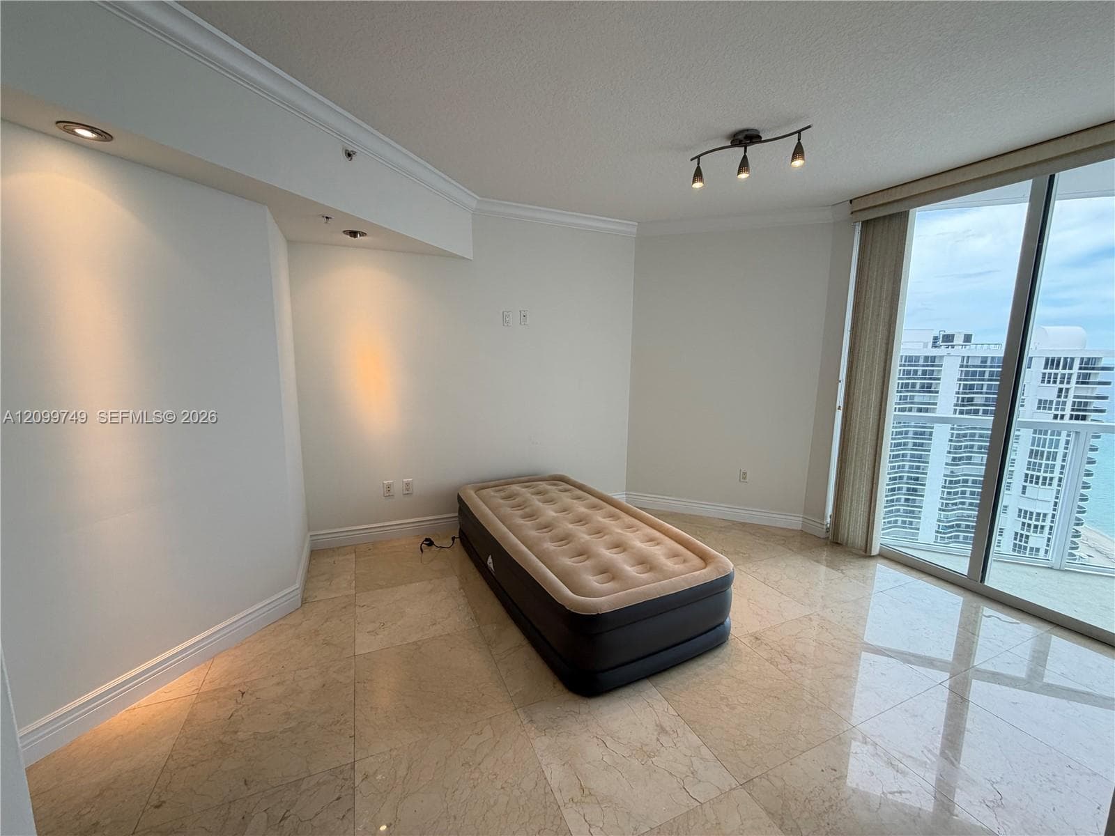 La Perla · #2806 in Sunny Isles Beach - Photo 4