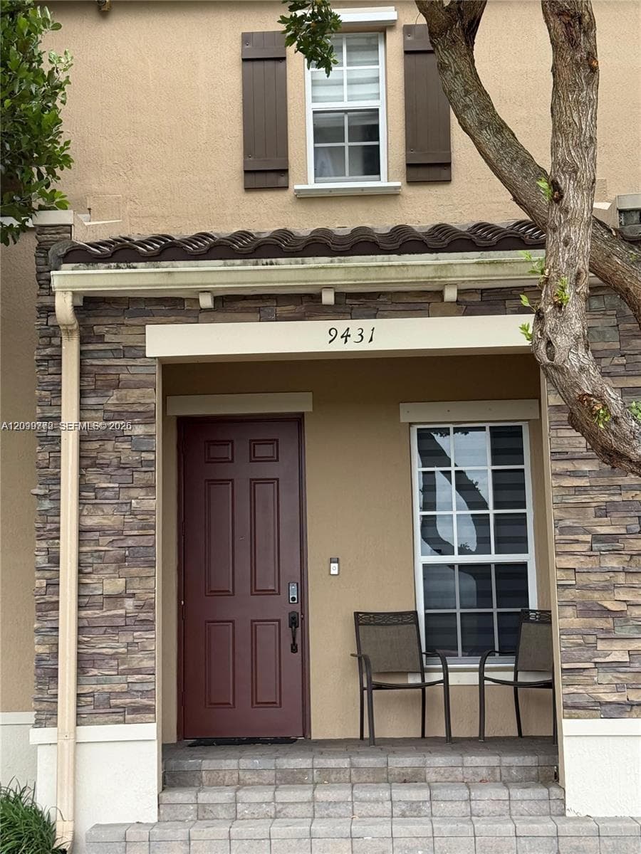 9431 SW 172nd Ave photo 1