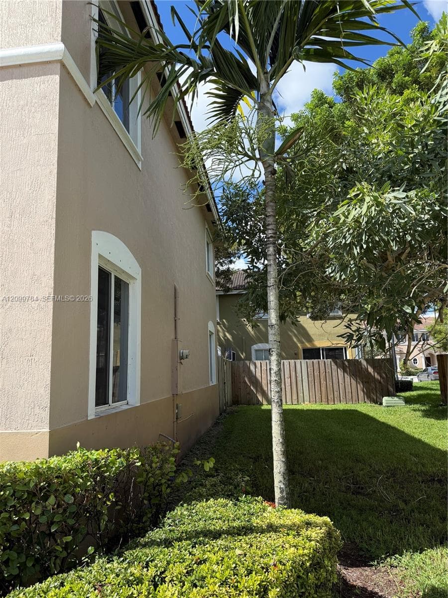1020 SE 23rd Ter photo 17