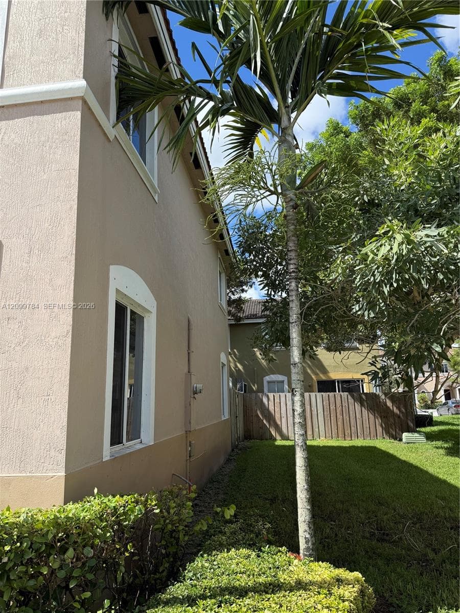 1020 SE 23rd Ter photo 16