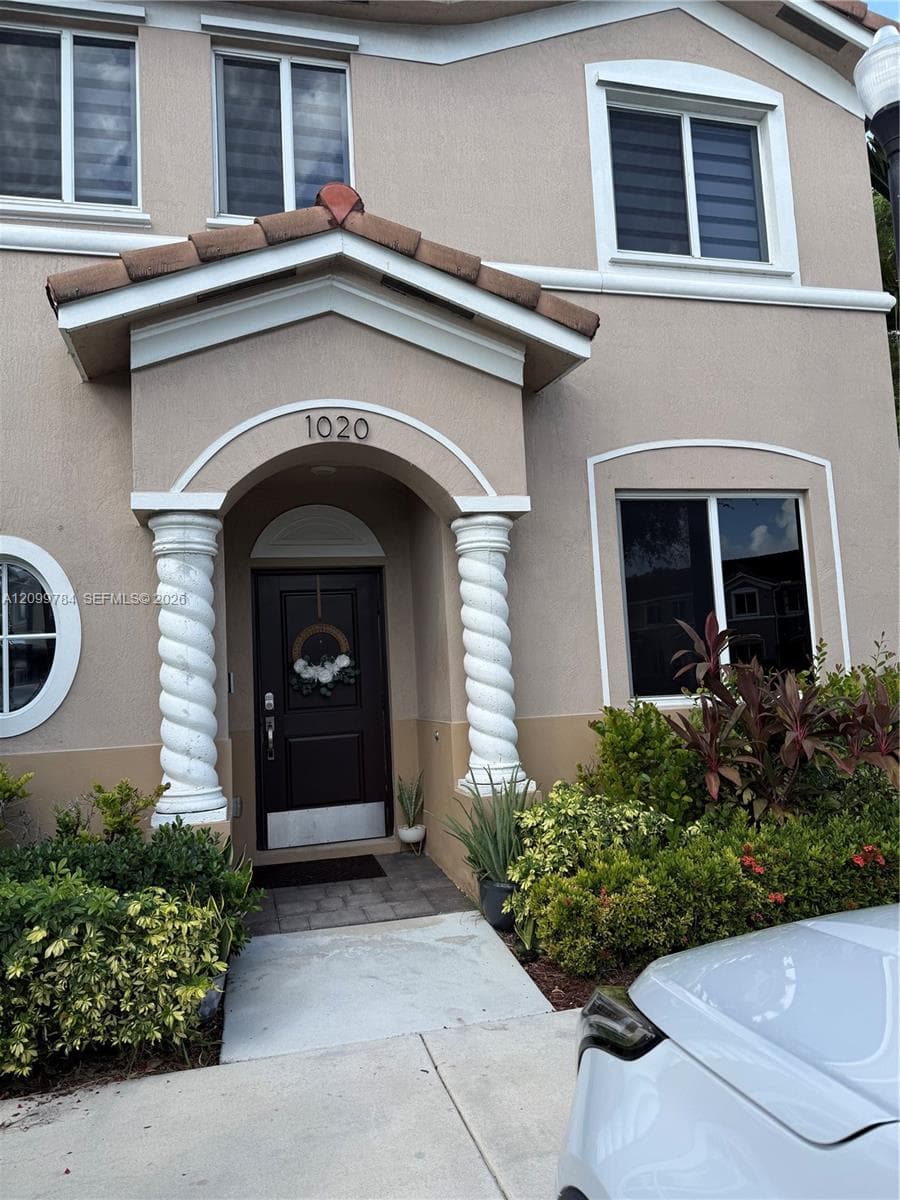 1020 SE 23rd Ter photo 1