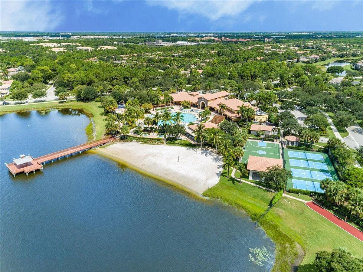 Community Clubhouse & Lake