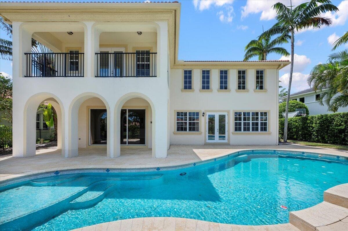 Luxurious Pool