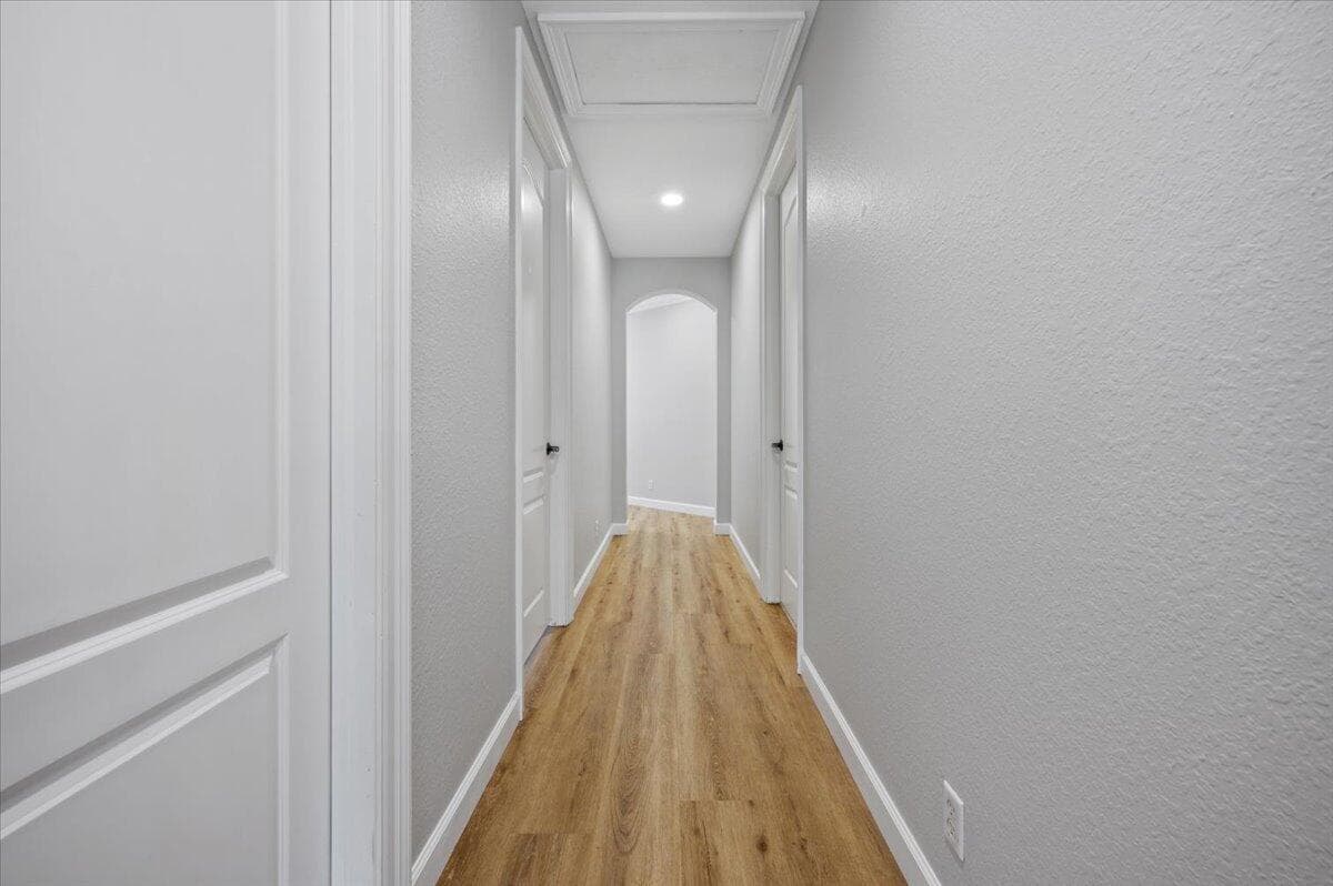 Hallway to 2nd/3rd/4th Bedrooms