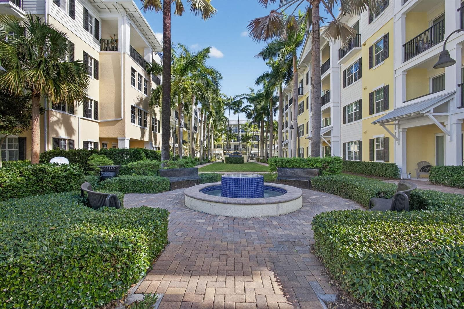 225 S Latitude Circle #306