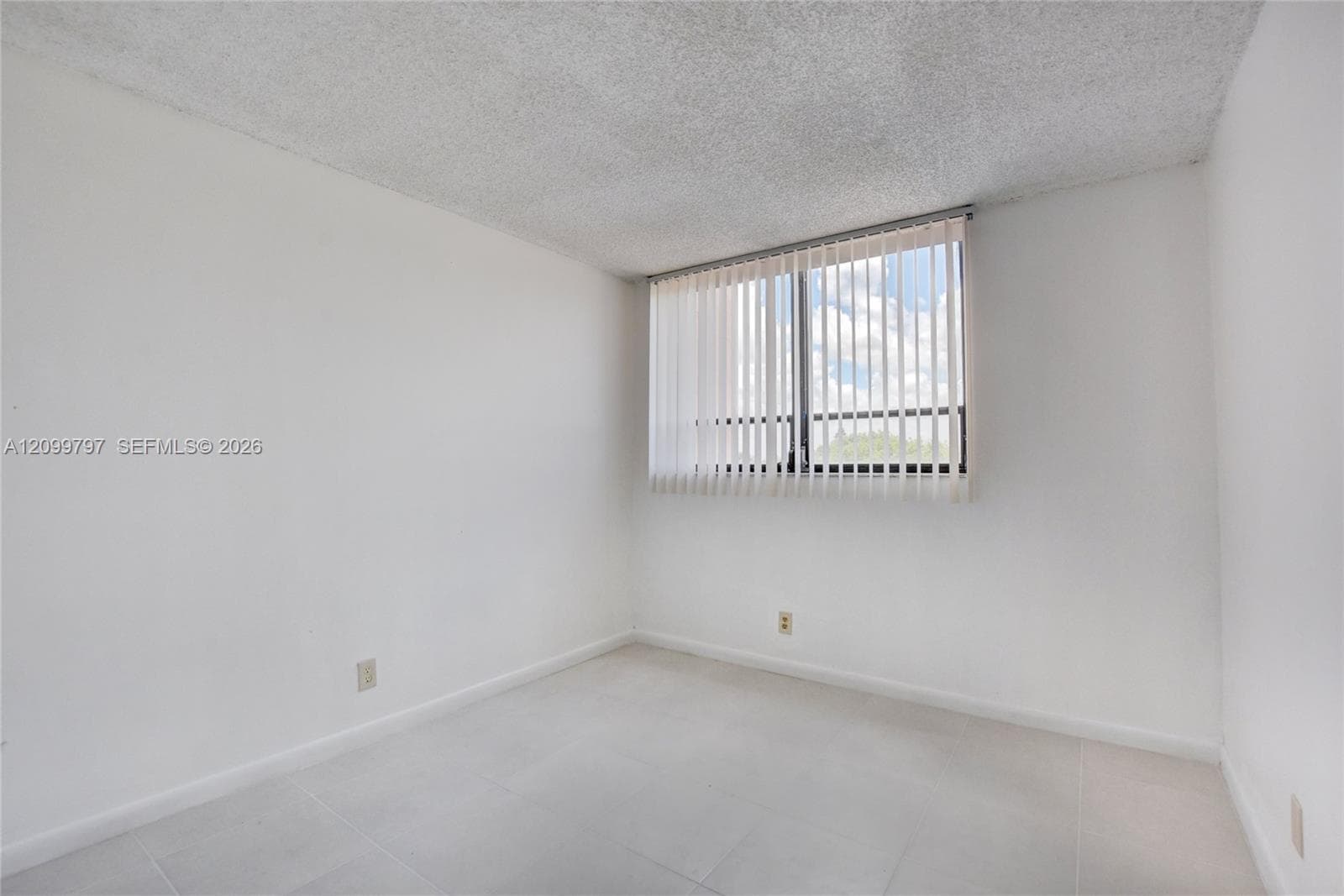 PRESIDENTIAL GOLFVIEW CON · #401 in West Palm Beach - Photo 27