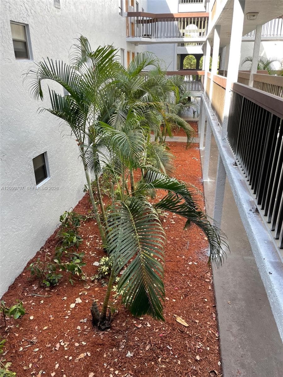 PRESIDENTIAL GOLFVIEW CON · #401 in West Palm Beach - Photo 9
