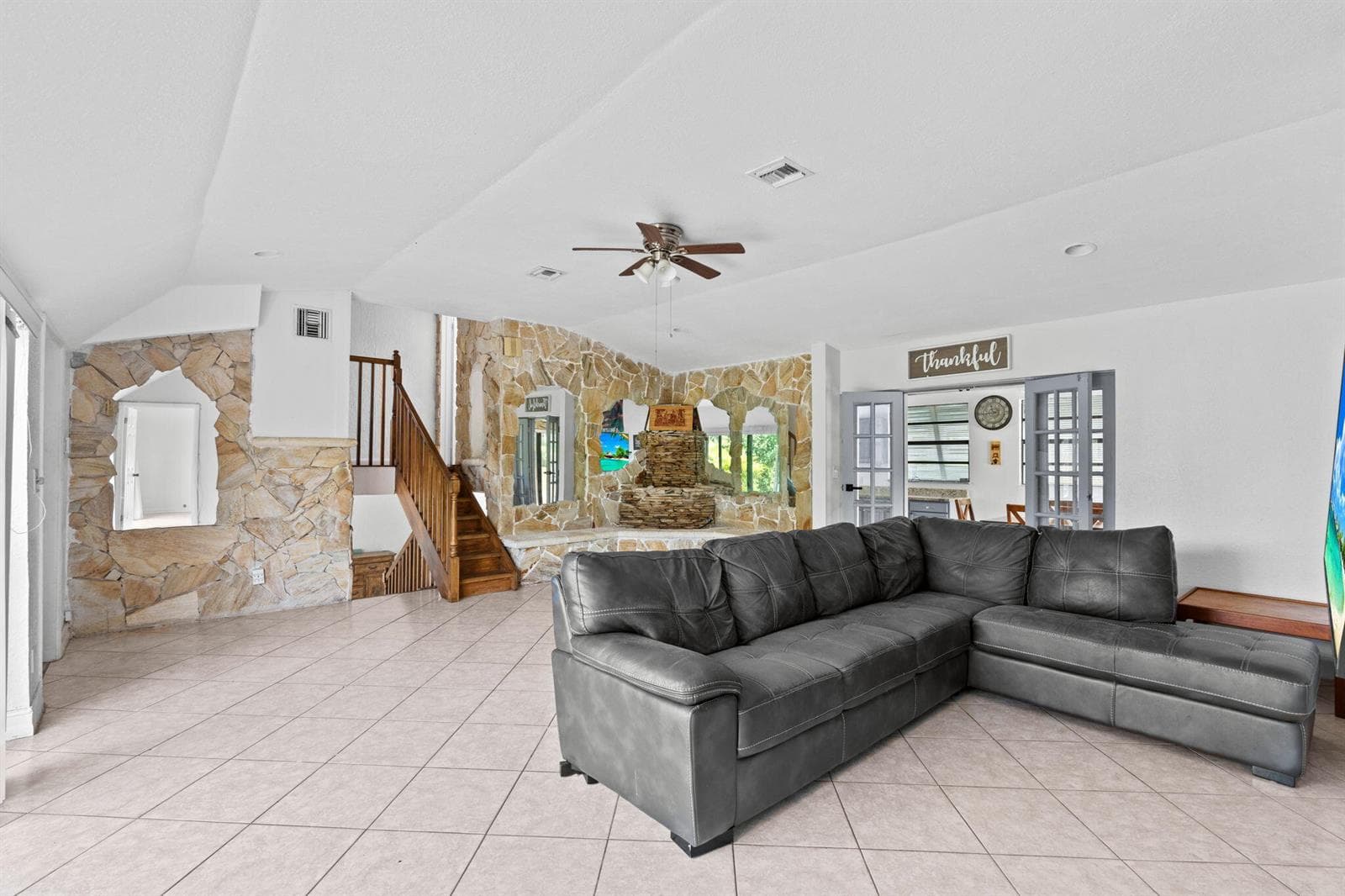 13-web-or-mls-A7409491
