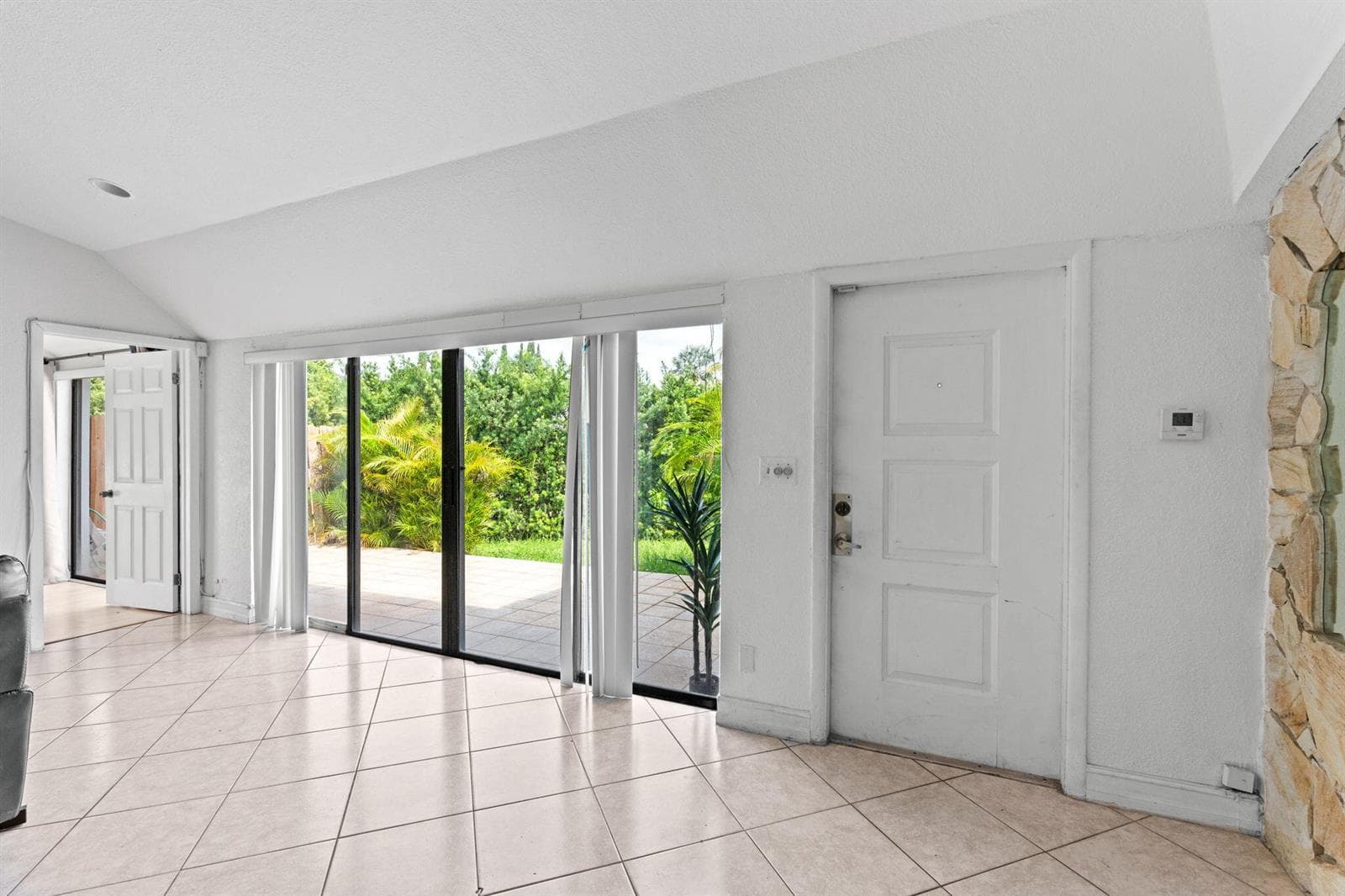 8-web-or-mls-A7409473