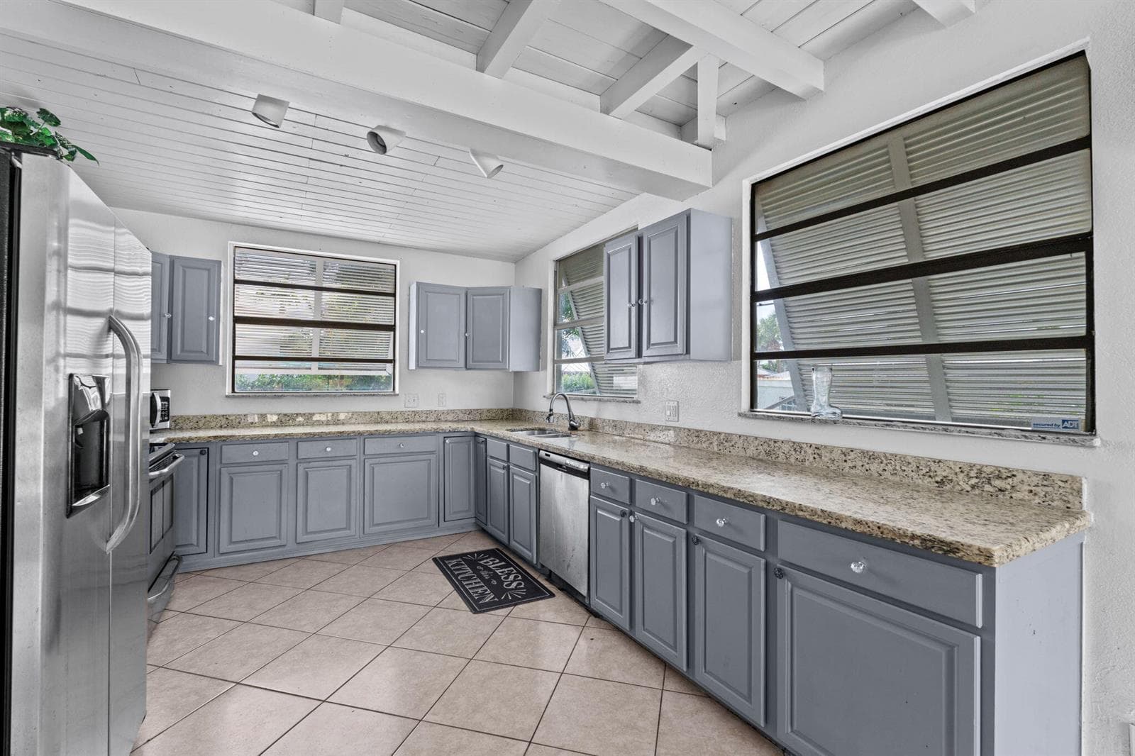 25-web-or-mls-A7409526