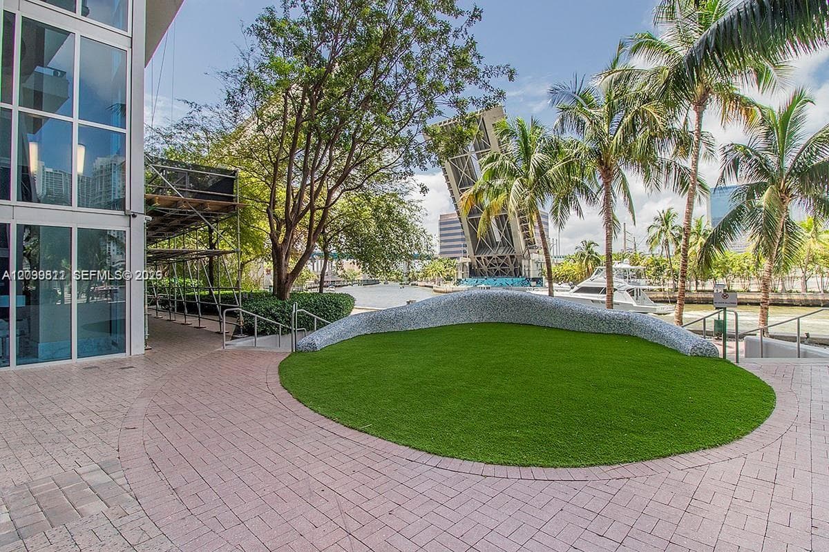 Latitude on the River · #1414 in Miami - Photo 9