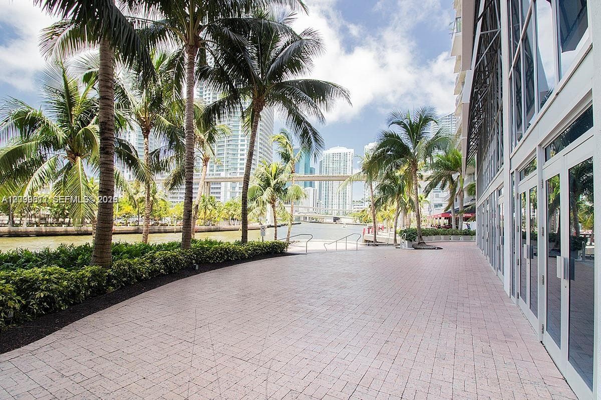 Latitude on the River · #1414 in Miami - Photo 11