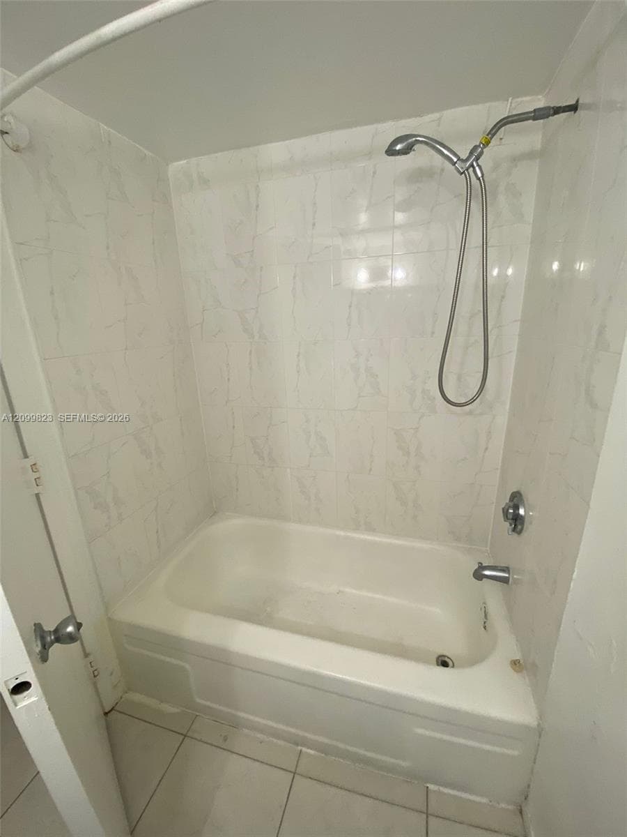 GOLDEN GATE APARTMENTS CO · #104 in Miami - Photo 8