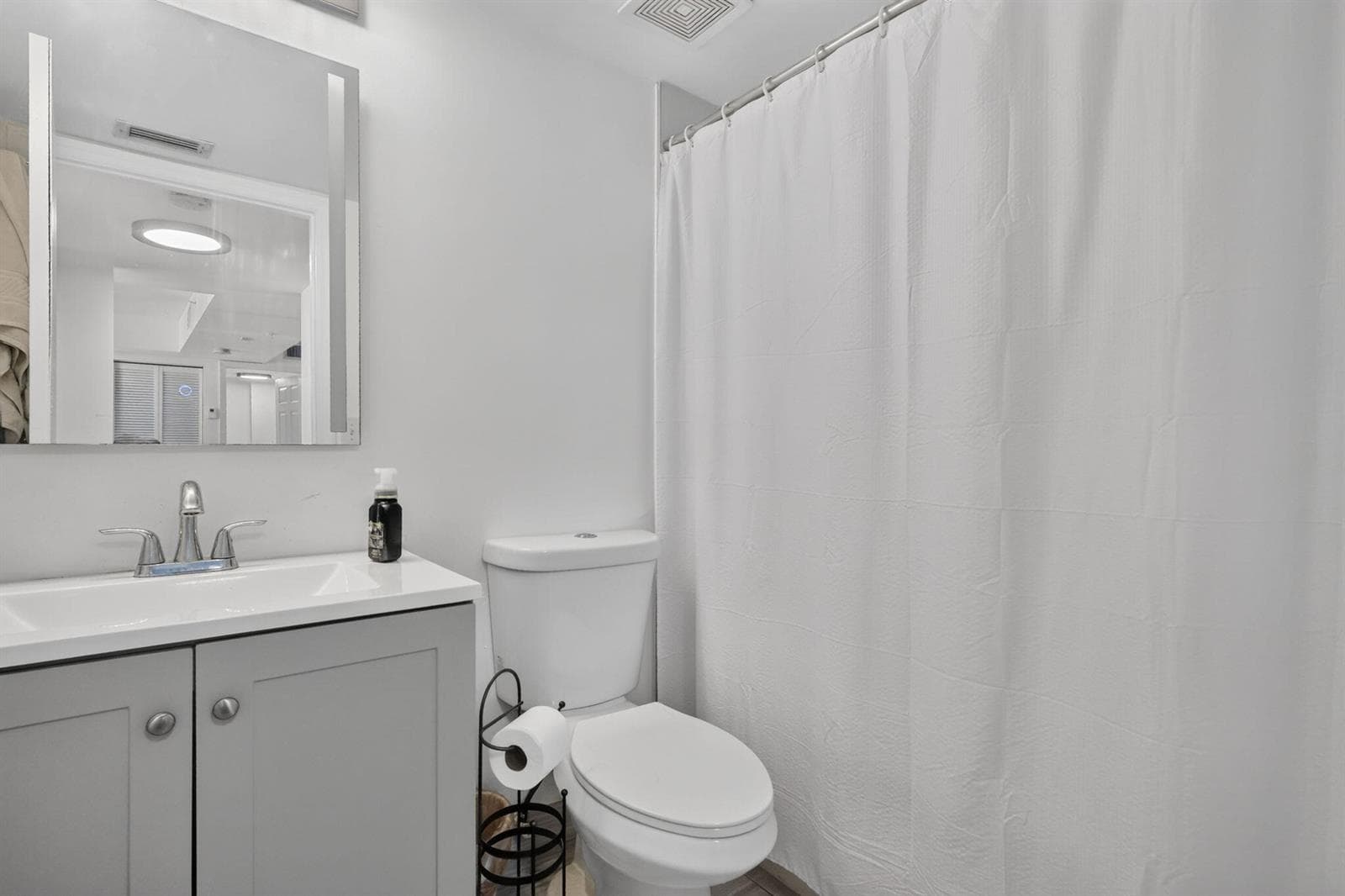 2nd Bathroom