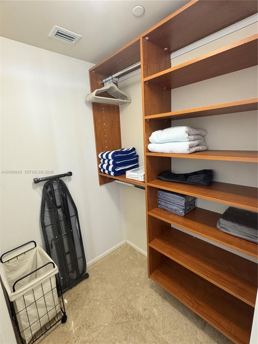 Beach Club Two · #5008 in Hallandale Beach - Photo 10