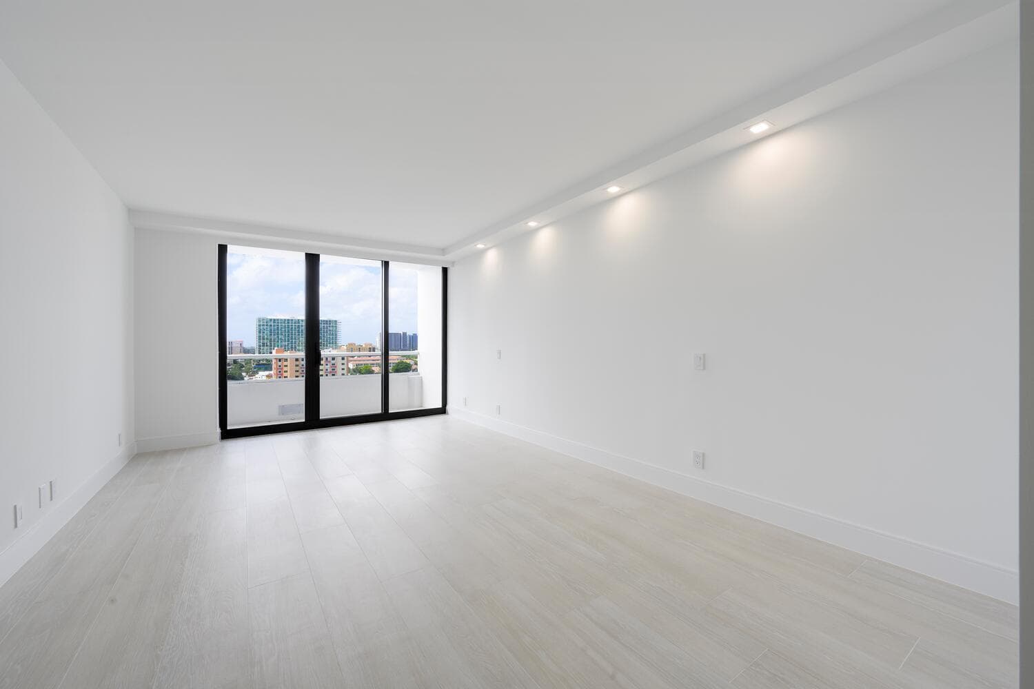 525 S Flagler Dr Apt 14C West-large-013-