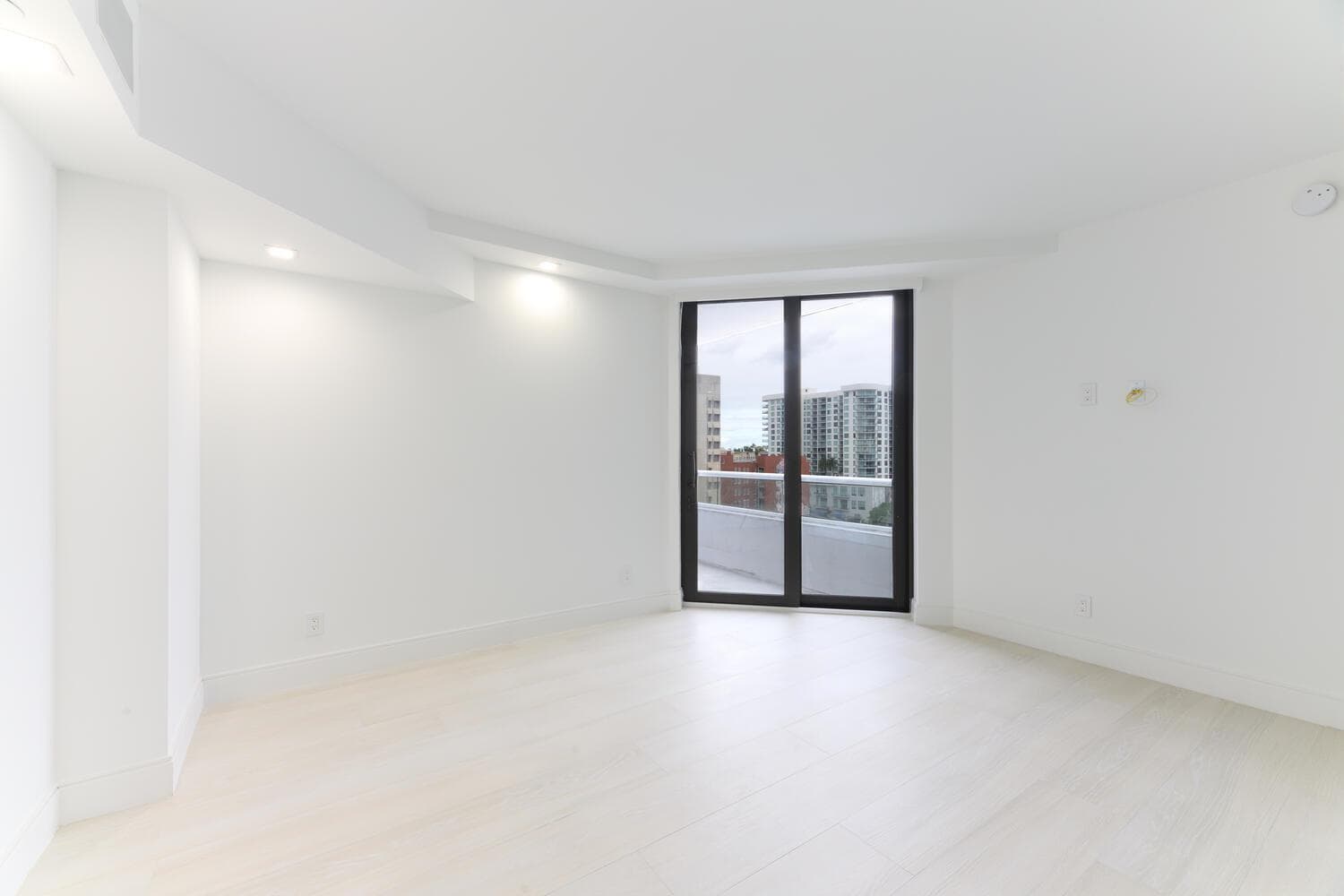 525 S Flagler Dr Unit 11a West-large-015
