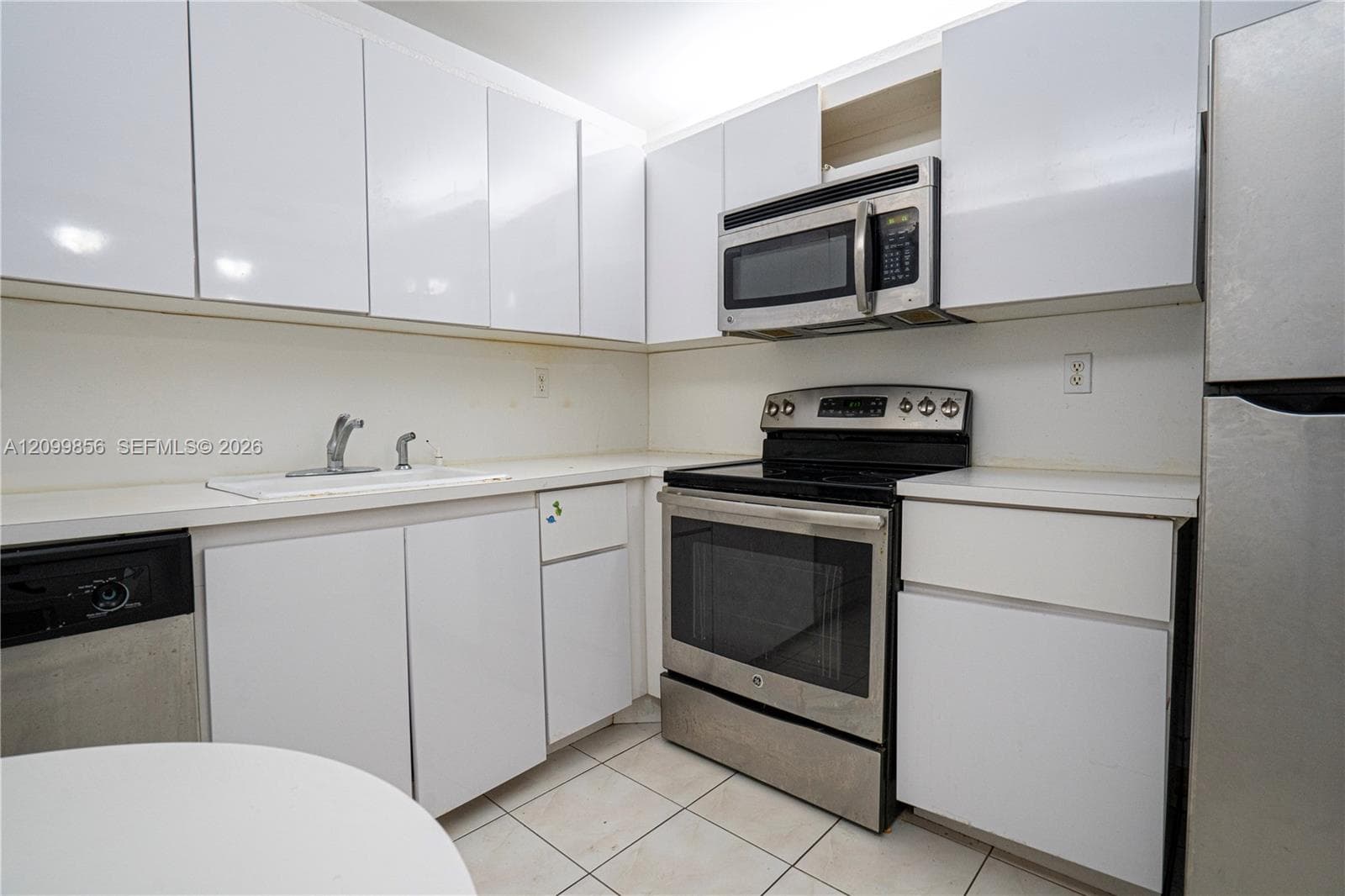 OLYMPUS CONDO · #316 in Hallandale Beach - Photo 2