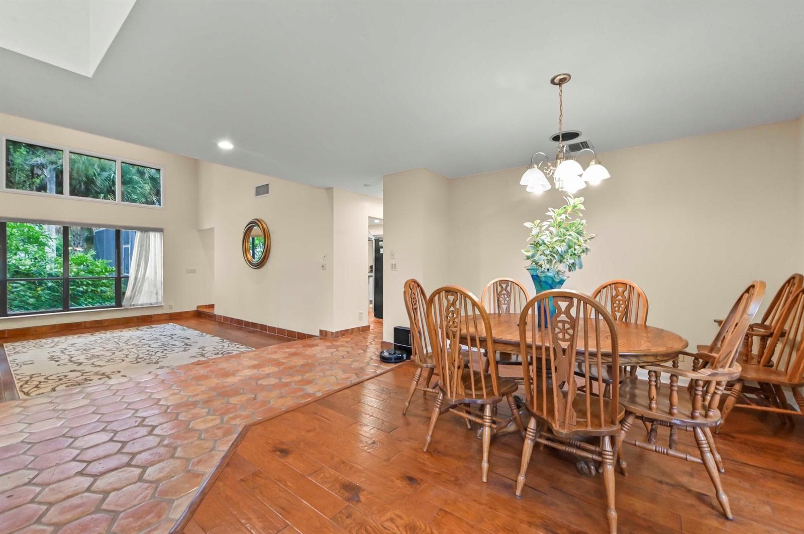 05 Dining room 01