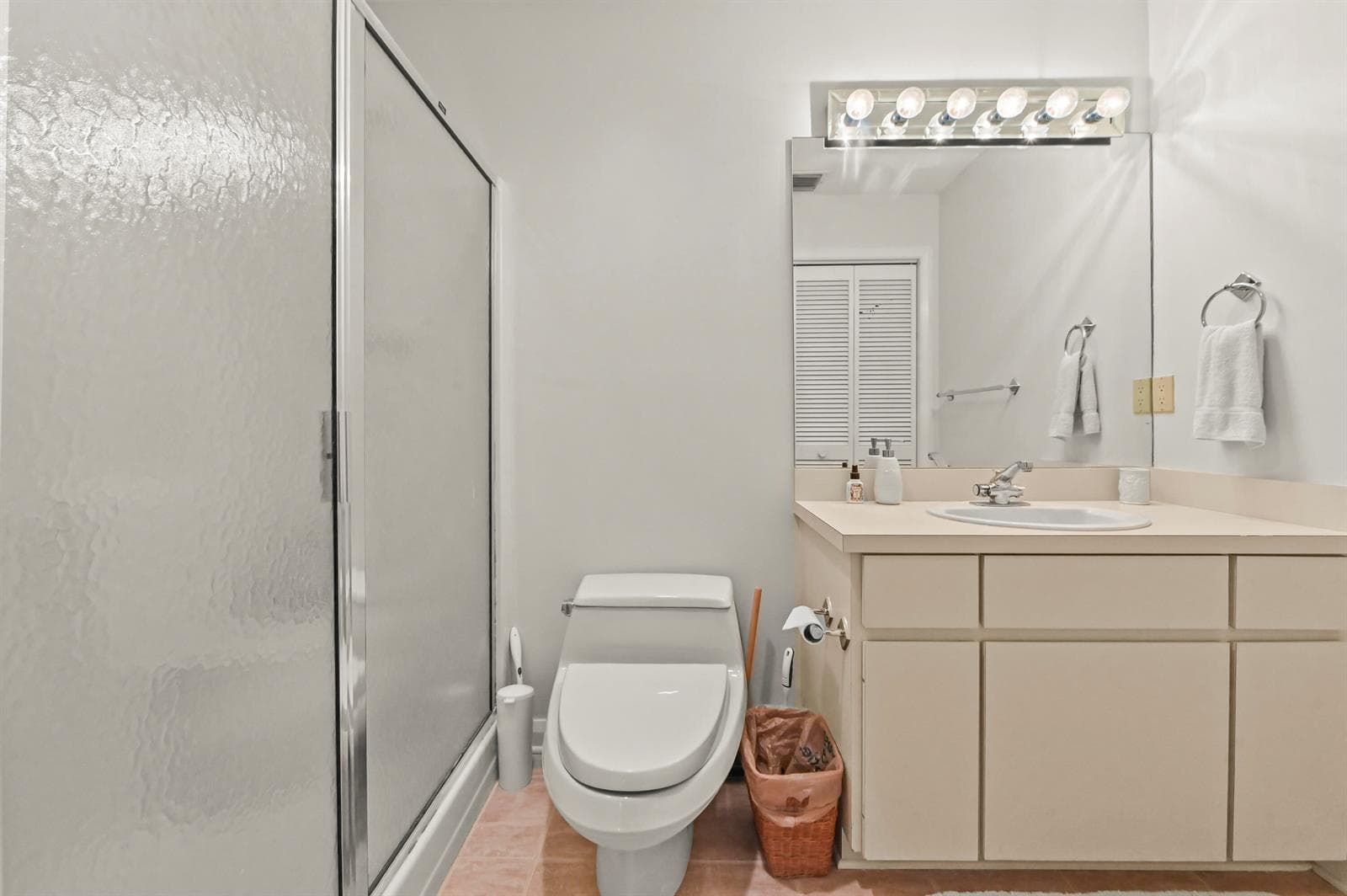 35 Bathroom 01