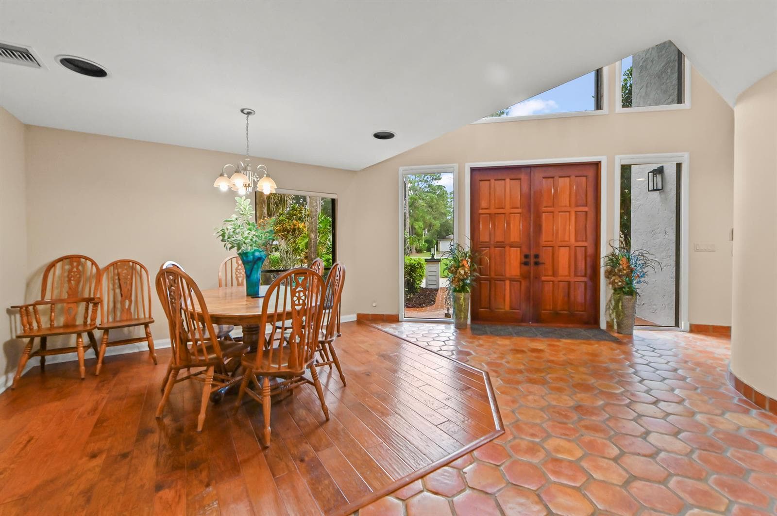 06 Dining room 02