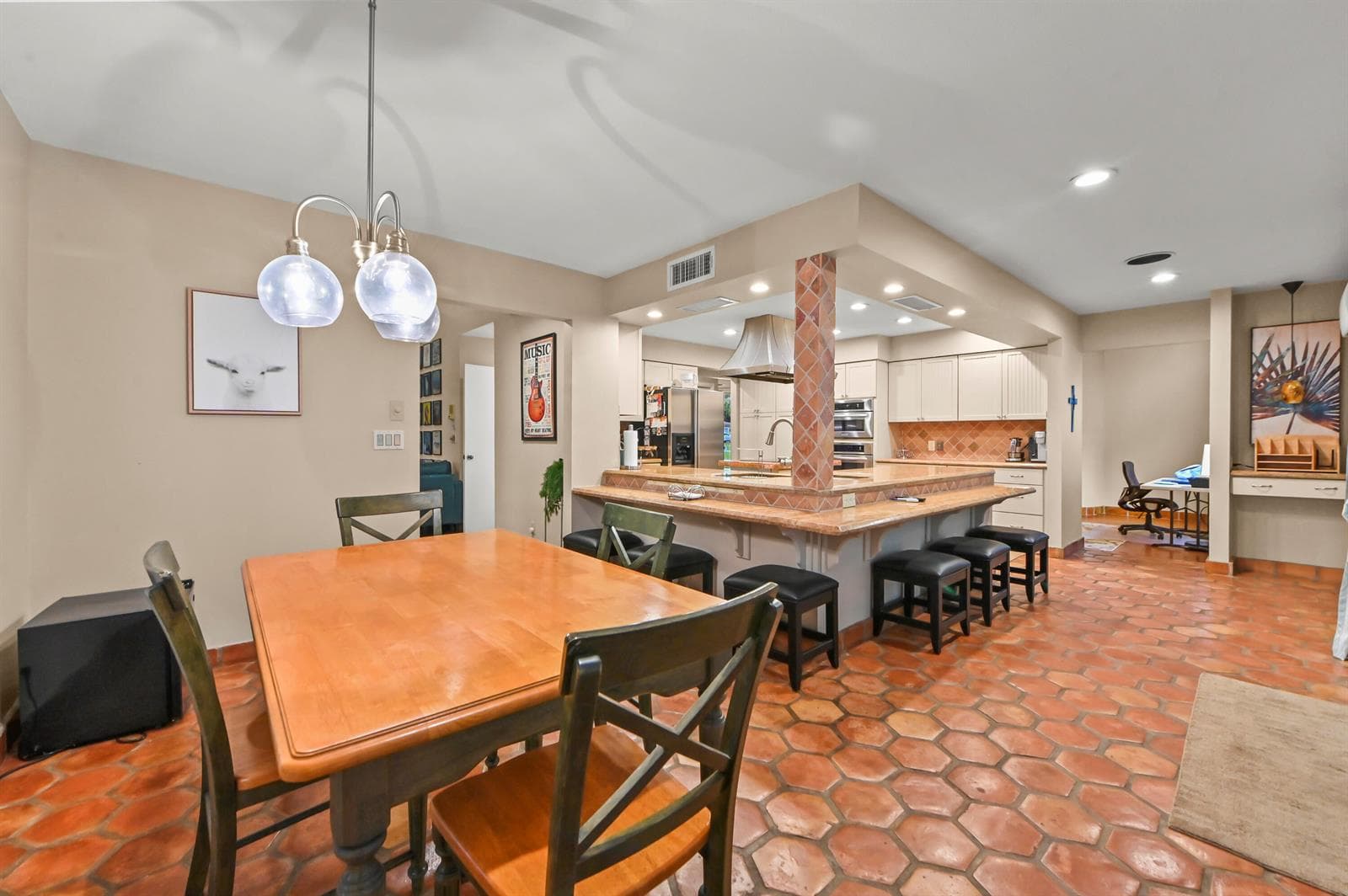 13 Dining room 01