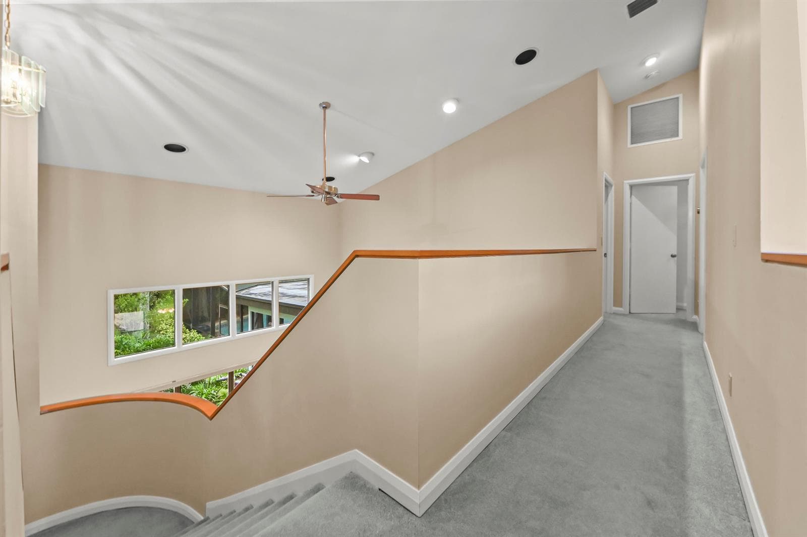 26 Hallway 01