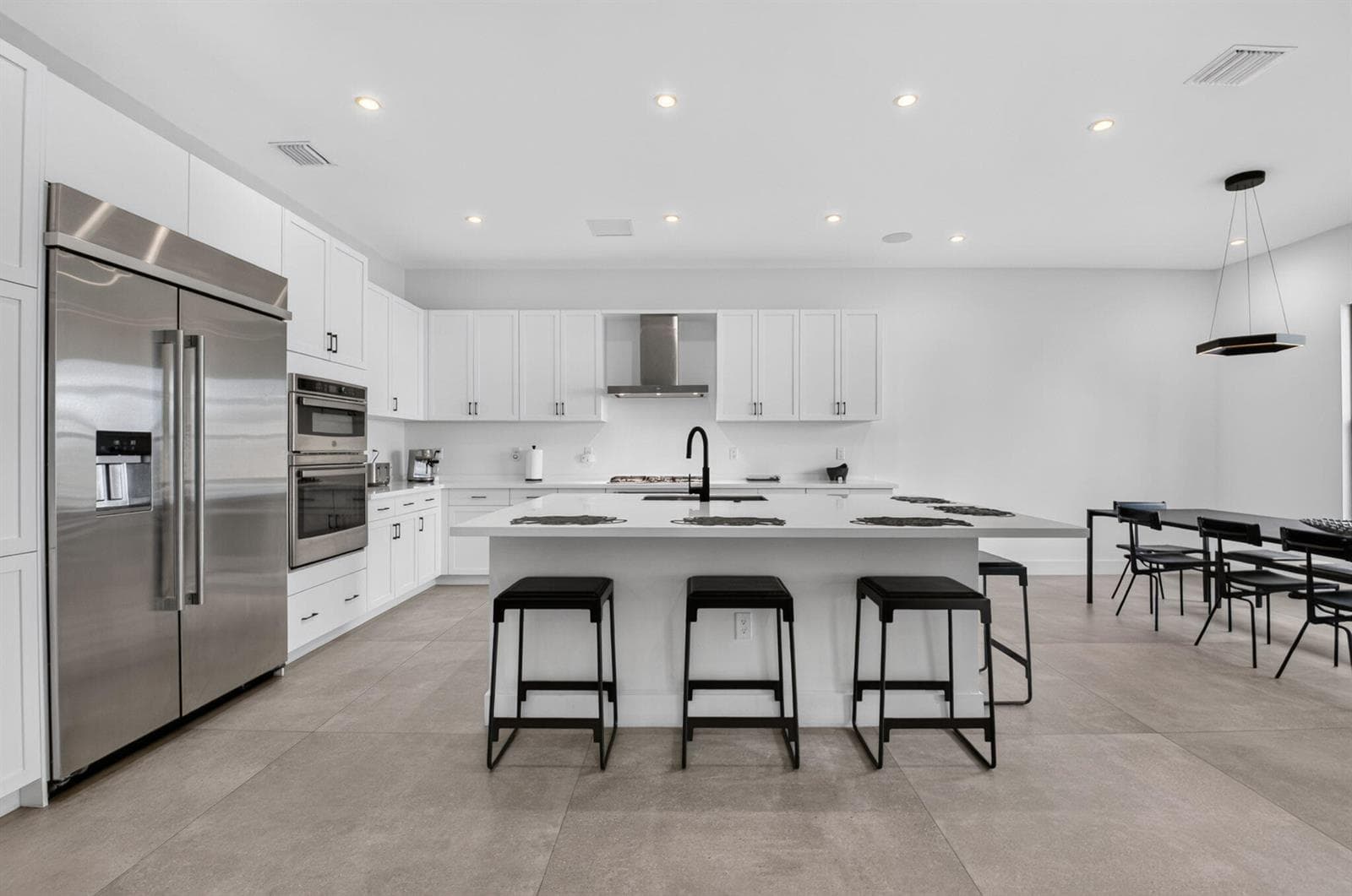 Kitchen Breakfast Bar