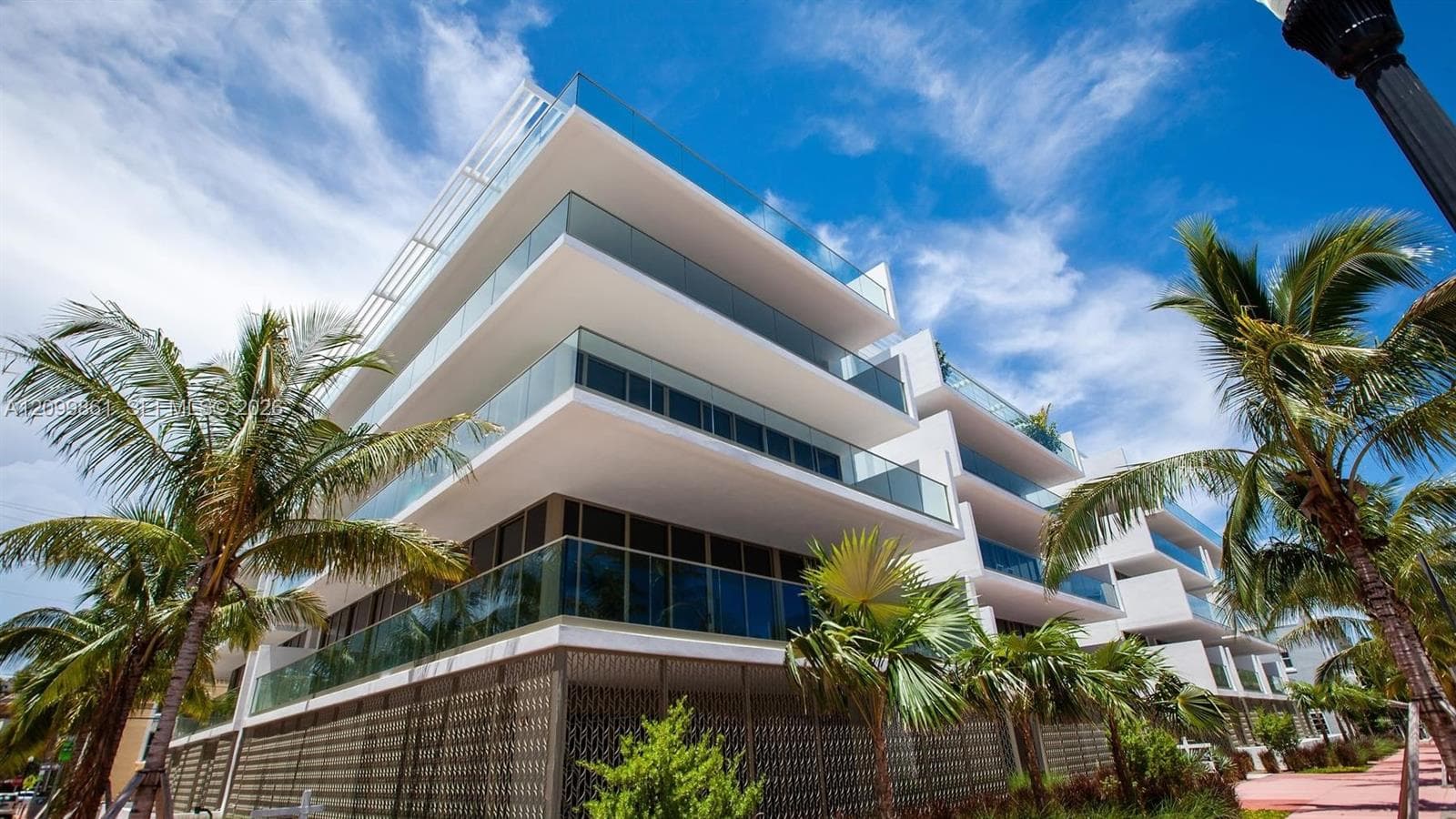 Three Hundred Collins · #PH2 in Miami Beach - Photo 17