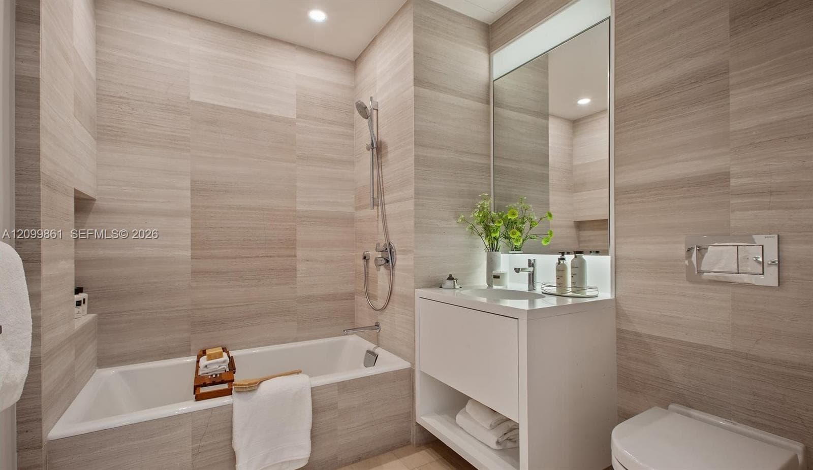 Three Hundred Collins · #PH2 in Miami Beach - Photo 11